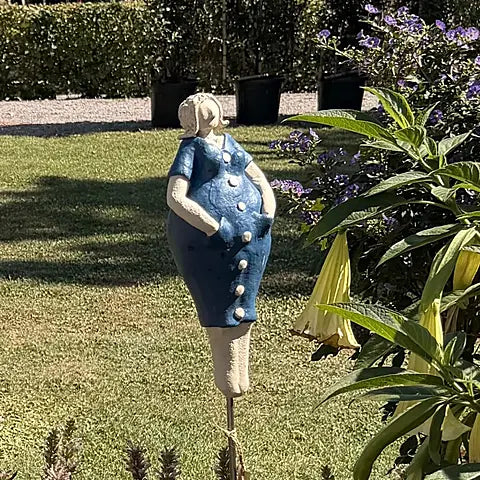 Badedame, blaues Kleid, Gartenfigur - FRANZART KERAMIK
