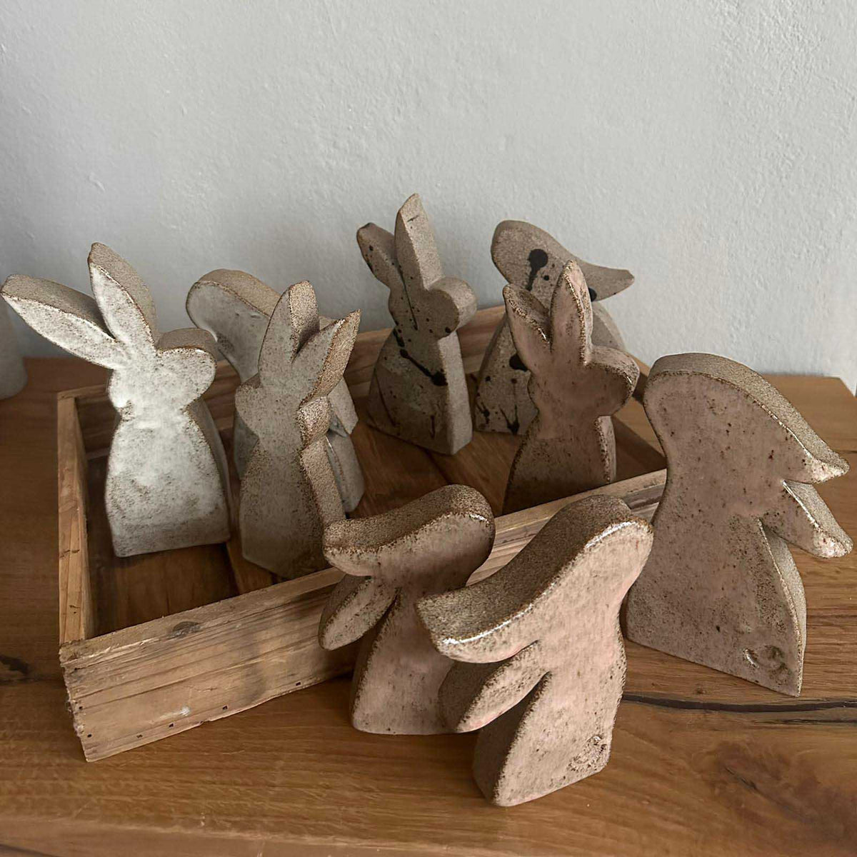 Keramikosterhase in rosa/grau - FRANZARTKERAMIK