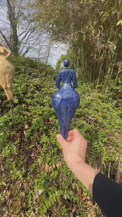 Blau glänzende Keramikfigur, Lustige Weiber, Gartendekoration, Video